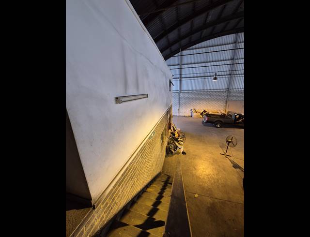 490M² WAREHOUSE TO LET IN DRIEHOEK